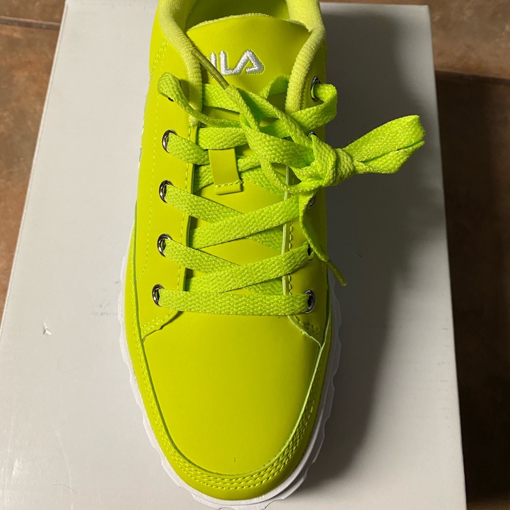 BRAND NEW FILA Sneakers